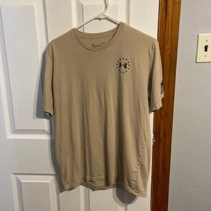 Under Armour T-shirt